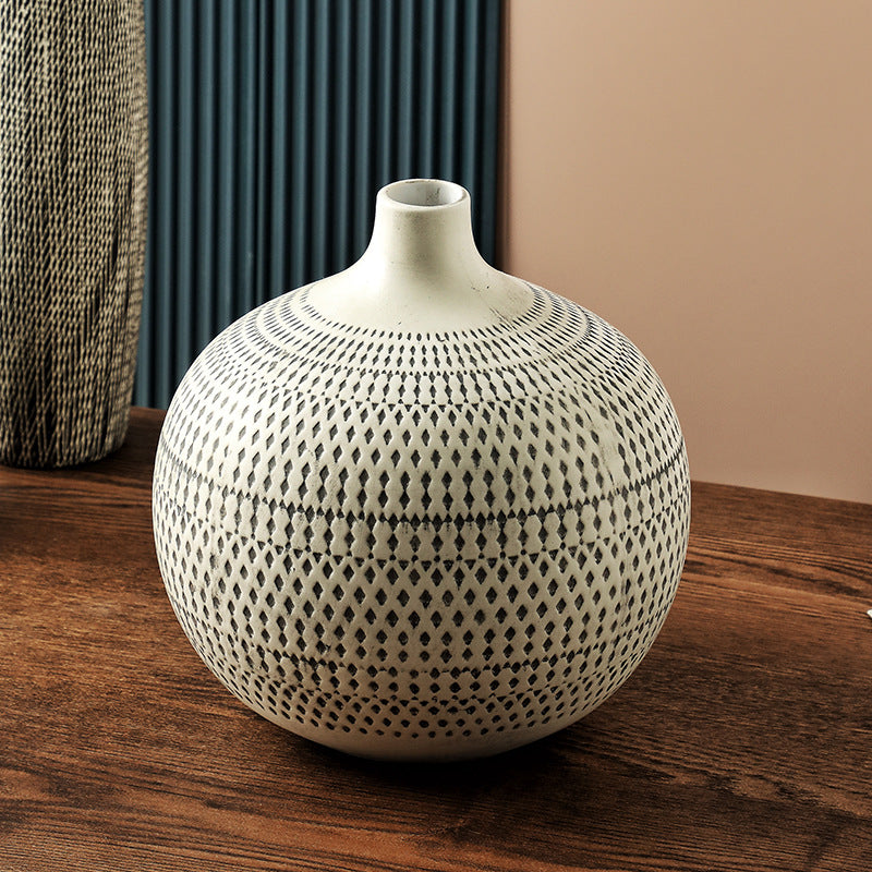 Vase boule nordique — détail texture céramique