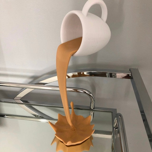 Tasse café flottante — ambiance décoration intérieure
