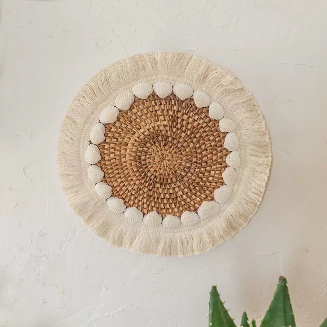 Décoration murale bois paille — détail texture artisanale
