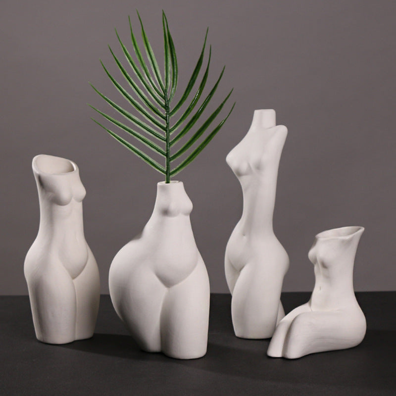 Vase silhouette féminine — décoration artistique moderne