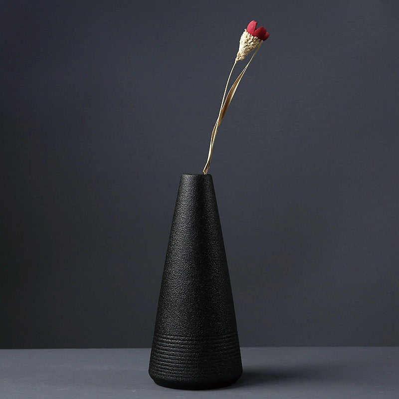 Vase céramique noir poterie — détail finition artisanale
