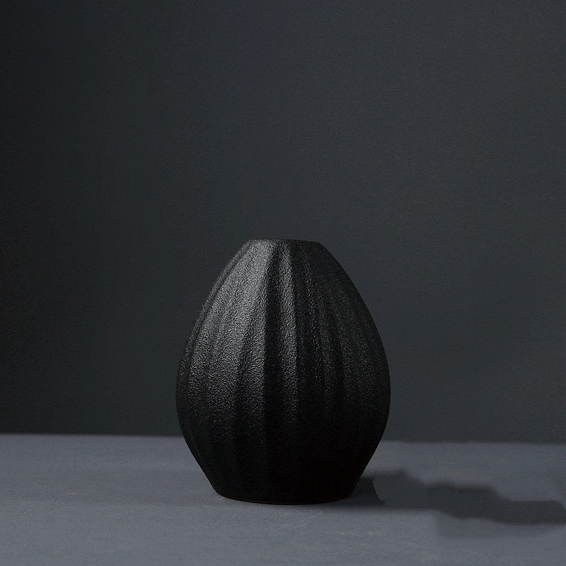 Vase soliflore noir céramique — décoration moderne épurée