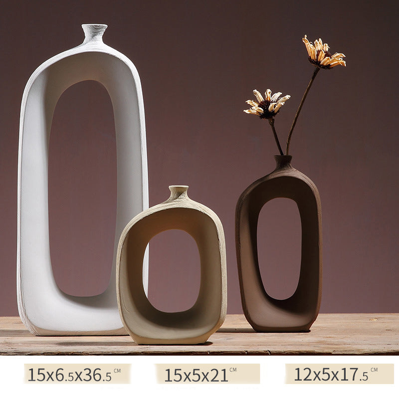 Vase minimaliste blanc céramique — ambiance salon épuré