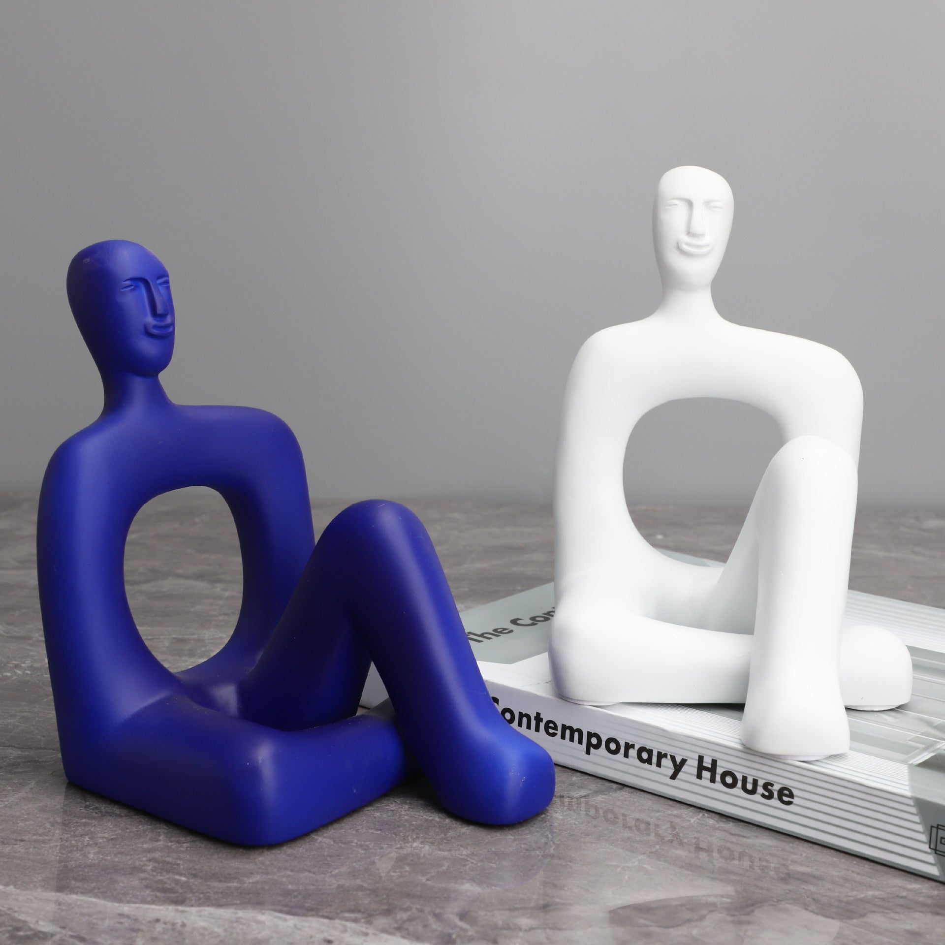 Figurine résine bleue foncée — décoration aesthetic salon