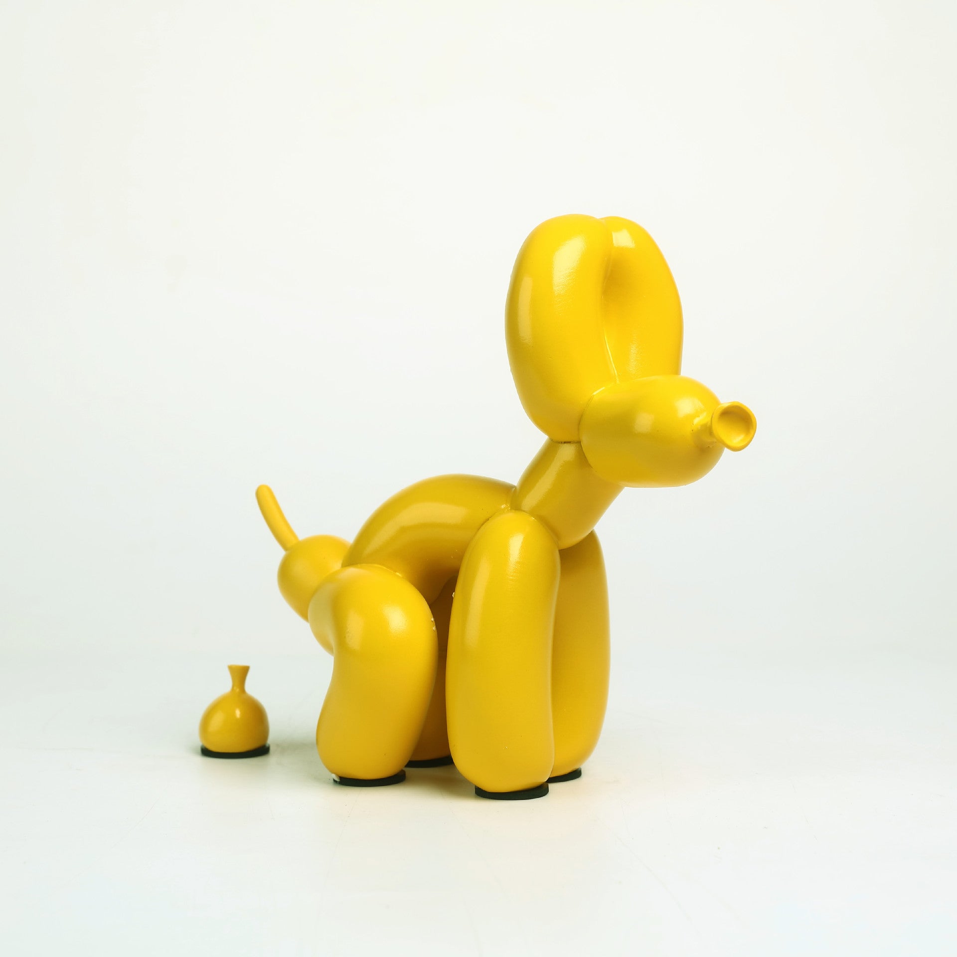 Balloon dog sculpture résine dorée — détail finition brillante