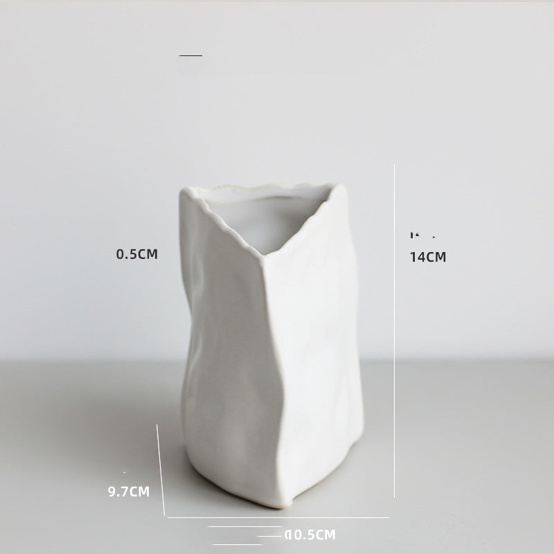 Vase céramique kaki irrégulier — décoration salon nordique