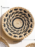 Détail d'un panier mural bohème en fibres naturelles tressées à la main, diamètre 30 cm, décoration murale élégante DARINOVA

💡 Astuce SEO pour DARINOVA :

Images d'ambiance → parle du salon, de la décoration intérieure, du style bohème.
Gros plans → parle du tressage artisanal, de l'osier, des fibres naturelles.
Images avec dimensions → indique la taille (30 cm, 40 cm, etc.).