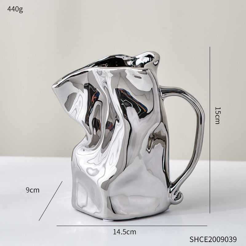 Vase sculpté céramique — décoration intérieure luxueuse