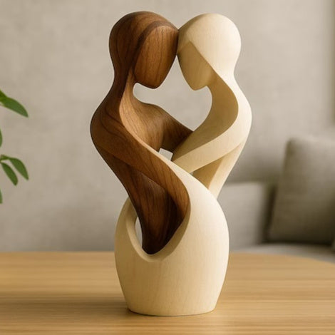 Figurine décorative couple enlacé en bois — cadeau idéal maison salon
