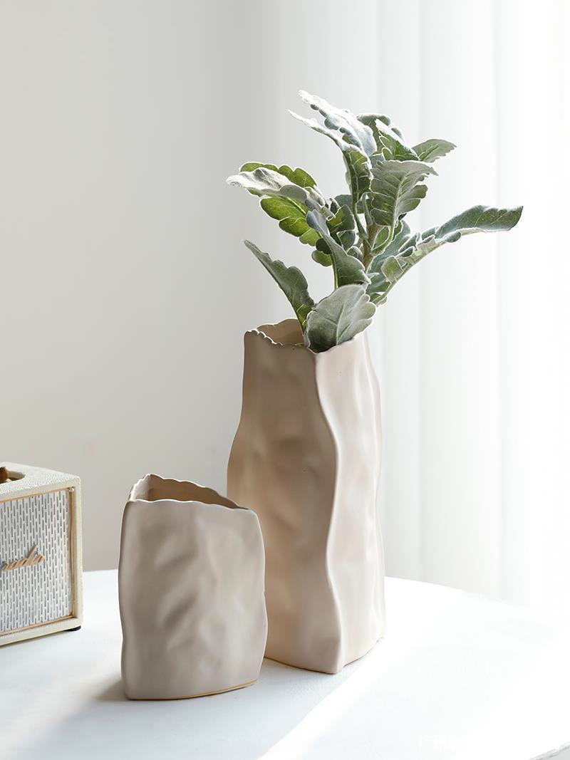 Vase céramique gris artisanal — décoration fleurs séchées