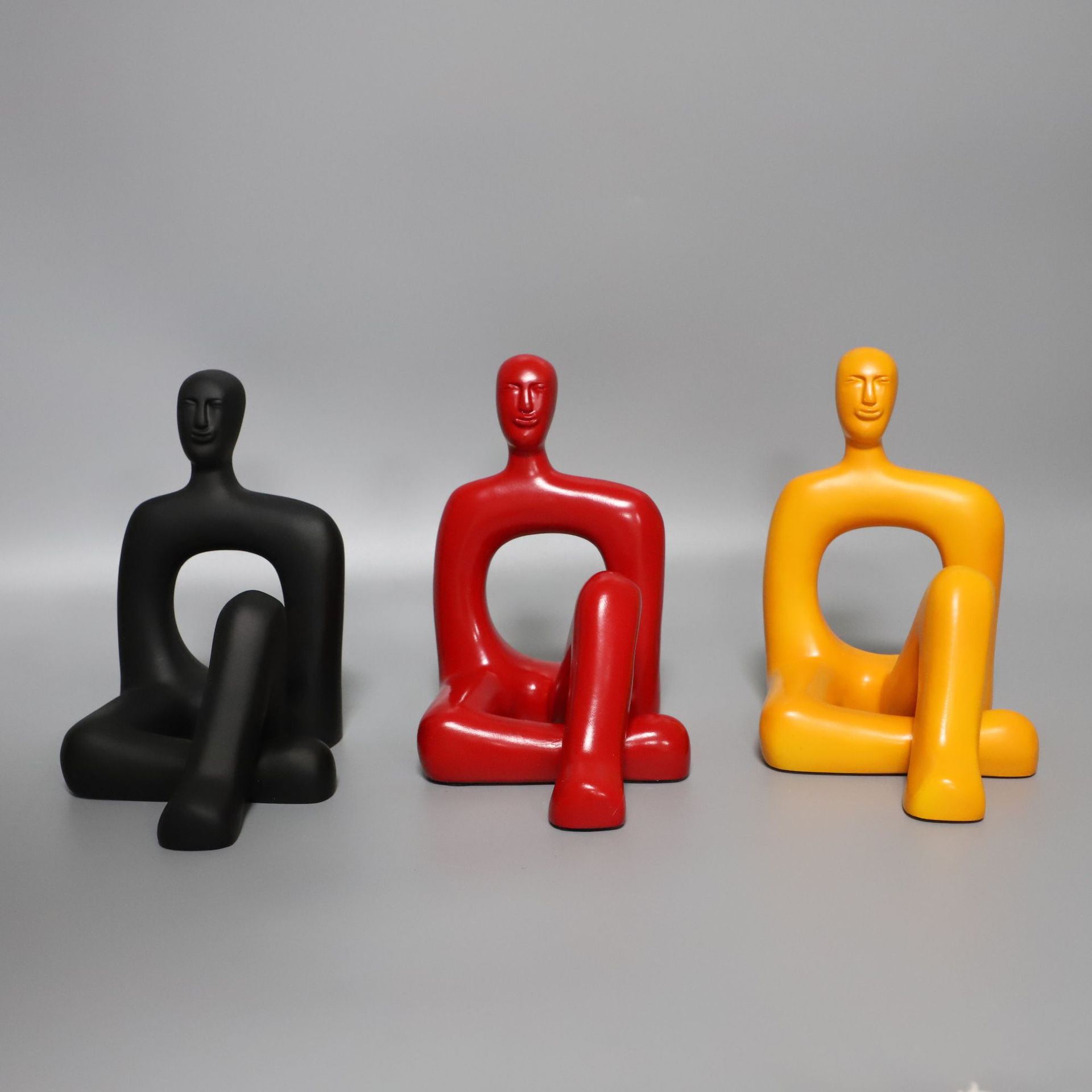 Sculpture décorative minimaliste figurine résine — art moderne salon